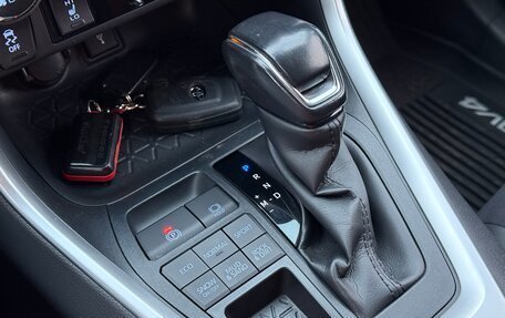 Toyota RAV4, 2021 год, 3 370 000 рублей, 17 фотография