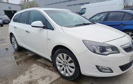 Opel Astra J, 2011 год, 780 000 рублей, 1 фотография