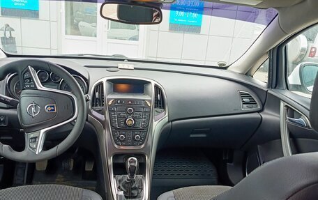 Opel Astra J, 2011 год, 780 000 рублей, 6 фотография