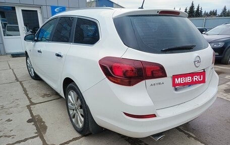 Opel Astra J, 2011 год, 780 000 рублей, 3 фотография