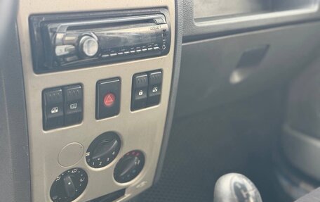 Renault Logan I, 2005 год, 180 000 рублей, 12 фотография