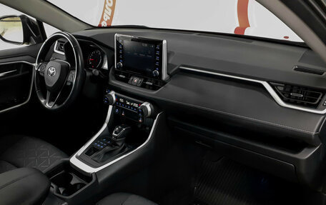 Toyota RAV4, 2020 год, 3 240 000 рублей, 9 фотография