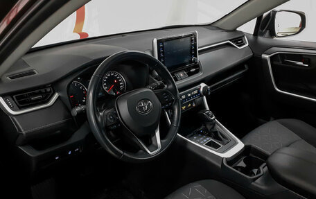 Toyota RAV4, 2020 год, 3 240 000 рублей, 7 фотография