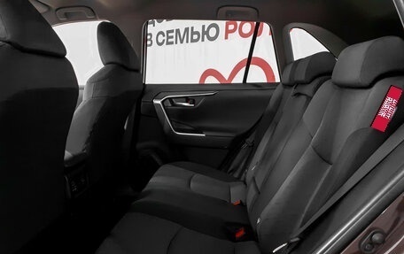 Toyota RAV4, 2020 год, 3 240 000 рублей, 10 фотография