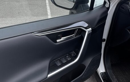 Toyota RAV4, 2024 год, 4 000 000 рублей, 10 фотография