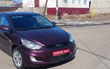 Hyundai Solaris II рестайлинг, 2012 год, 700 000 рублей, 1 фотография