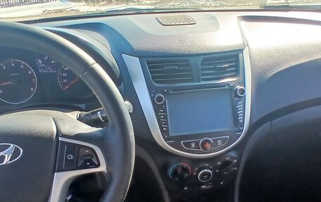 Hyundai Solaris II рестайлинг, 2012 год, 700 000 рублей, 11 фотография