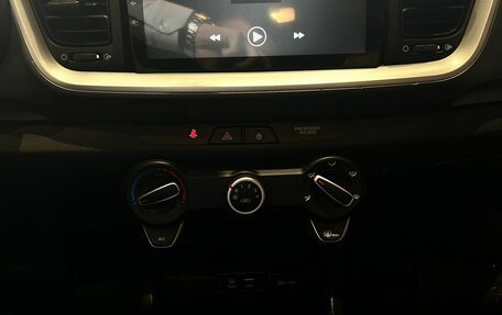 KIA Stonic, 2019 год, 1 800 000 рублей, 13 фотография