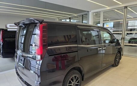 Toyota Voxy III, 2015 год, 1 800 000 рублей, 4 фотография