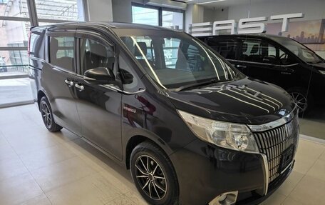 Toyota Voxy III, 2015 год, 1 800 000 рублей, 3 фотография