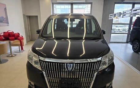 Toyota Voxy III, 2015 год, 1 800 000 рублей, 2 фотография