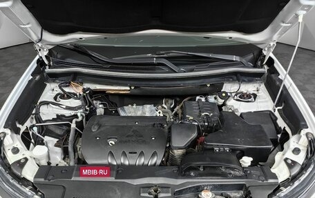 Mitsubishi Outlander III рестайлинг 3, 2016 год, 1 783 000 рублей, 11 фотография