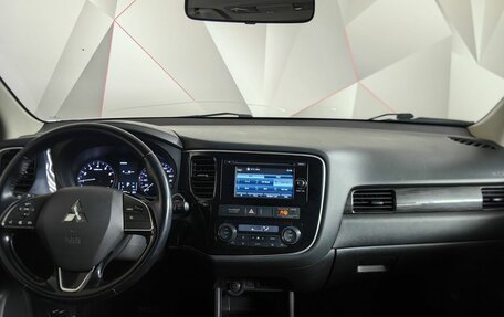 Mitsubishi Outlander III рестайлинг 3, 2016 год, 1 783 000 рублей, 15 фотография