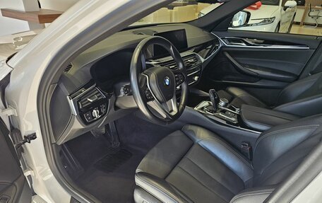 BMW 5 серия, 2019 год, 2 790 000 рублей, 11 фотография