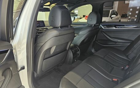 BMW 5 серия, 2019 год, 2 790 000 рублей, 14 фотография