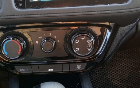 Honda Vezel, 2021 год, 1 750 000 рублей, 13 фотография