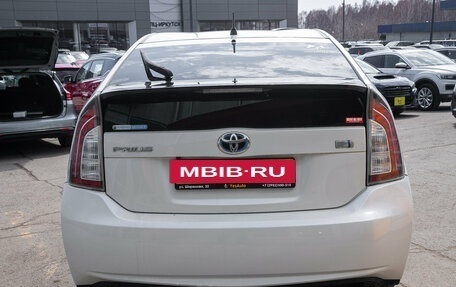 Toyota Prius, 2012 год, 1 098 000 рублей, 8 фотография