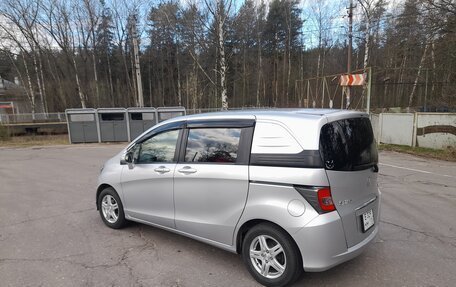 Honda Freed I, 2015 год, 1 350 000 рублей, 4 фотография