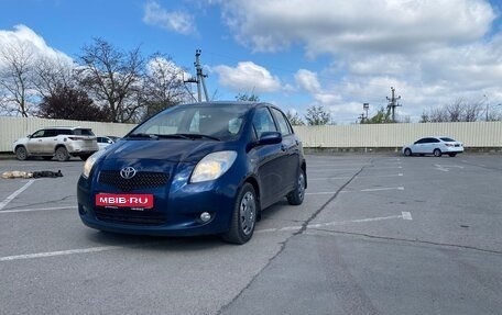 Toyota Yaris III рестайлинг, 2007 год, 585 000 рублей, 1 фотография