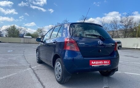 Toyota Yaris III рестайлинг, 2007 год, 585 000 рублей, 3 фотография