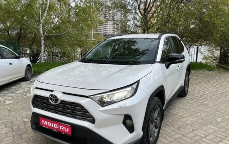 Toyota RAV4, 2019 год, 2 890 000 рублей, 1 фотография