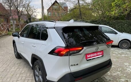Toyota RAV4, 2019 год, 2 890 000 рублей, 3 фотография