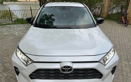 Toyota RAV4, 2019 год, 2 890 000 рублей, 8 фотография