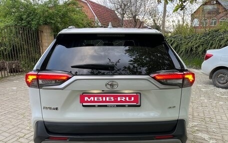 Toyota RAV4, 2019 год, 2 890 000 рублей, 4 фотография