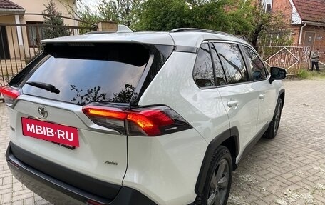 Toyota RAV4, 2019 год, 2 890 000 рублей, 5 фотография