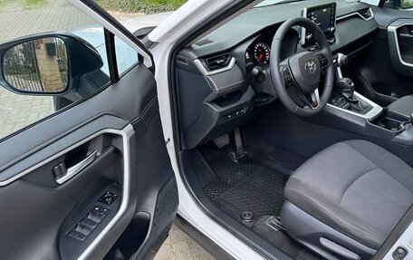 Toyota RAV4, 2019 год, 2 890 000 рублей, 14 фотография