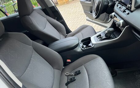 Toyota RAV4, 2019 год, 2 890 000 рублей, 19 фотография