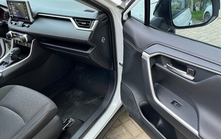 Toyota RAV4, 2019 год, 2 890 000 рублей, 18 фотография