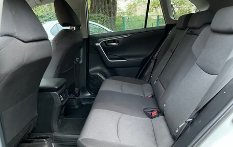 Toyota RAV4, 2019 год, 2 890 000 рублей, 22 фотография