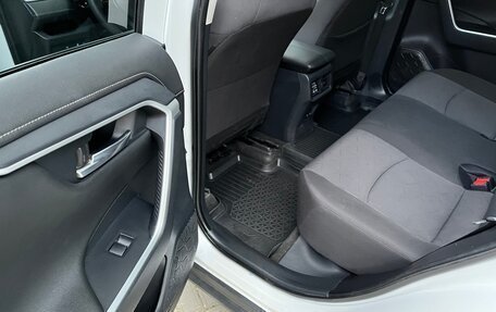 Toyota RAV4, 2019 год, 2 890 000 рублей, 21 фотография