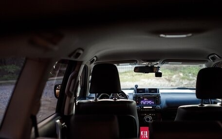 Toyota Land Cruiser Prado 150 рестайлинг 2, 2017 год, 4 950 000 рублей, 6 фотография