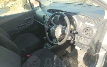 Toyota Vitz, 2017 год, 865 000 рублей, 5 фотография