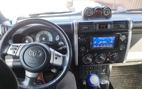Toyota FJ Cruiser, 2012 год, 2 700 000 рублей, 13 фотография