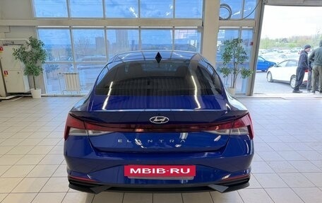 Hyundai Elantra, 2022 год, 1 800 000 рублей, 4 фотография