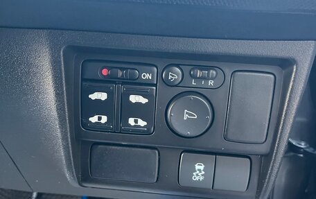 Honda Freed I, 2012 год, 1 280 000 рублей, 13 фотография