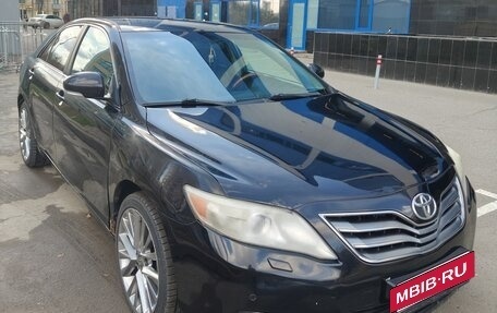 Toyota Camry, 2011 год, 900 000 рублей, 2 фотография