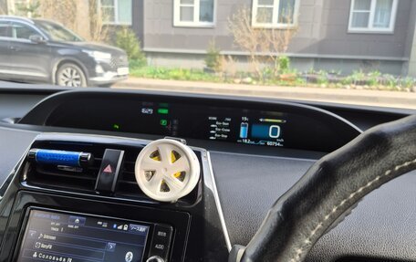 Toyota Prius IV XW50, 2019 год, 1 920 000 рублей, 8 фотография