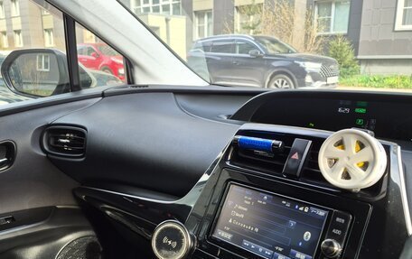 Toyota Prius IV XW50, 2019 год, 1 920 000 рублей, 5 фотография