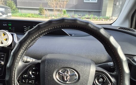 Toyota Prius IV XW50, 2019 год, 1 920 000 рублей, 11 фотография