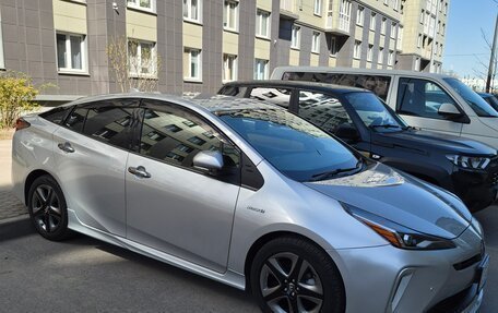 Toyota Prius IV XW50, 2019 год, 1 920 000 рублей, 12 фотография