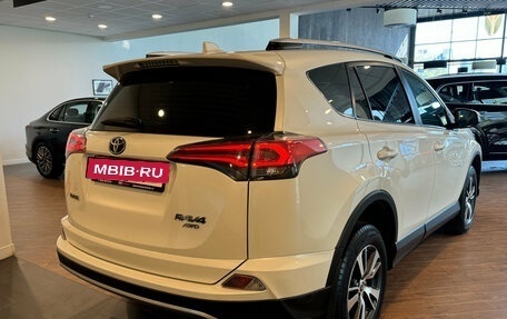 Toyota RAV4, 2018 год, 2 570 000 рублей, 4 фотография