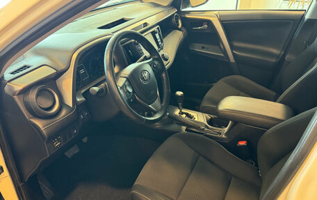 Toyota RAV4, 2018 год, 2 570 000 рублей, 10 фотография