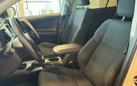 Toyota RAV4, 2018 год, 2 570 000 рублей, 11 фотография