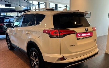 Toyota RAV4, 2018 год, 2 570 000 рублей, 6 фотография