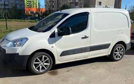 Peugeot Partner II рестайлинг 2, 2011 год, 785 000 рублей, 1 фотография