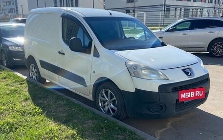 Peugeot Partner II рестайлинг 2, 2011 год, 785 000 рублей, 2 фотография